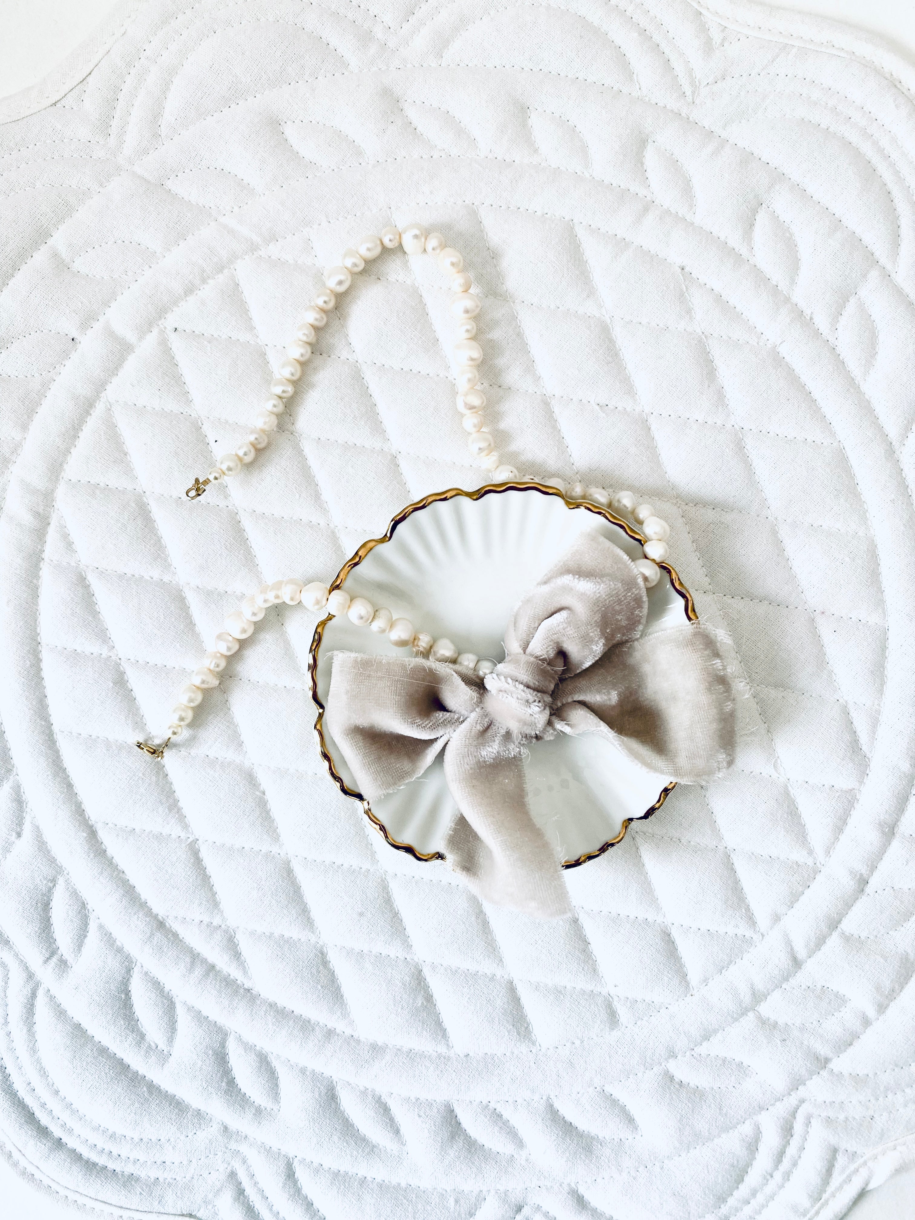 Torn Velvet Bow Pearl Necklace