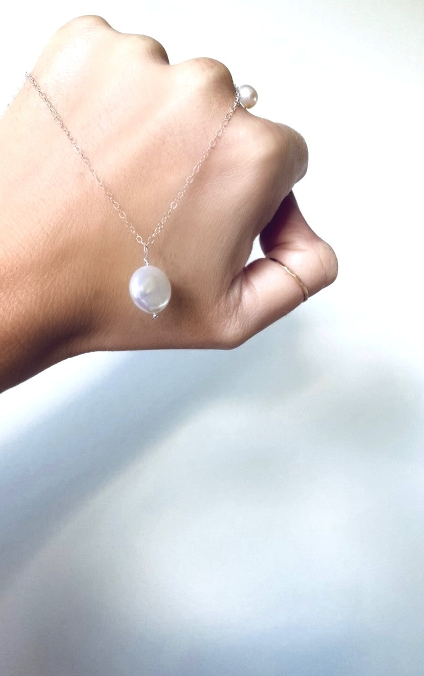 Luna Pearl Necklace