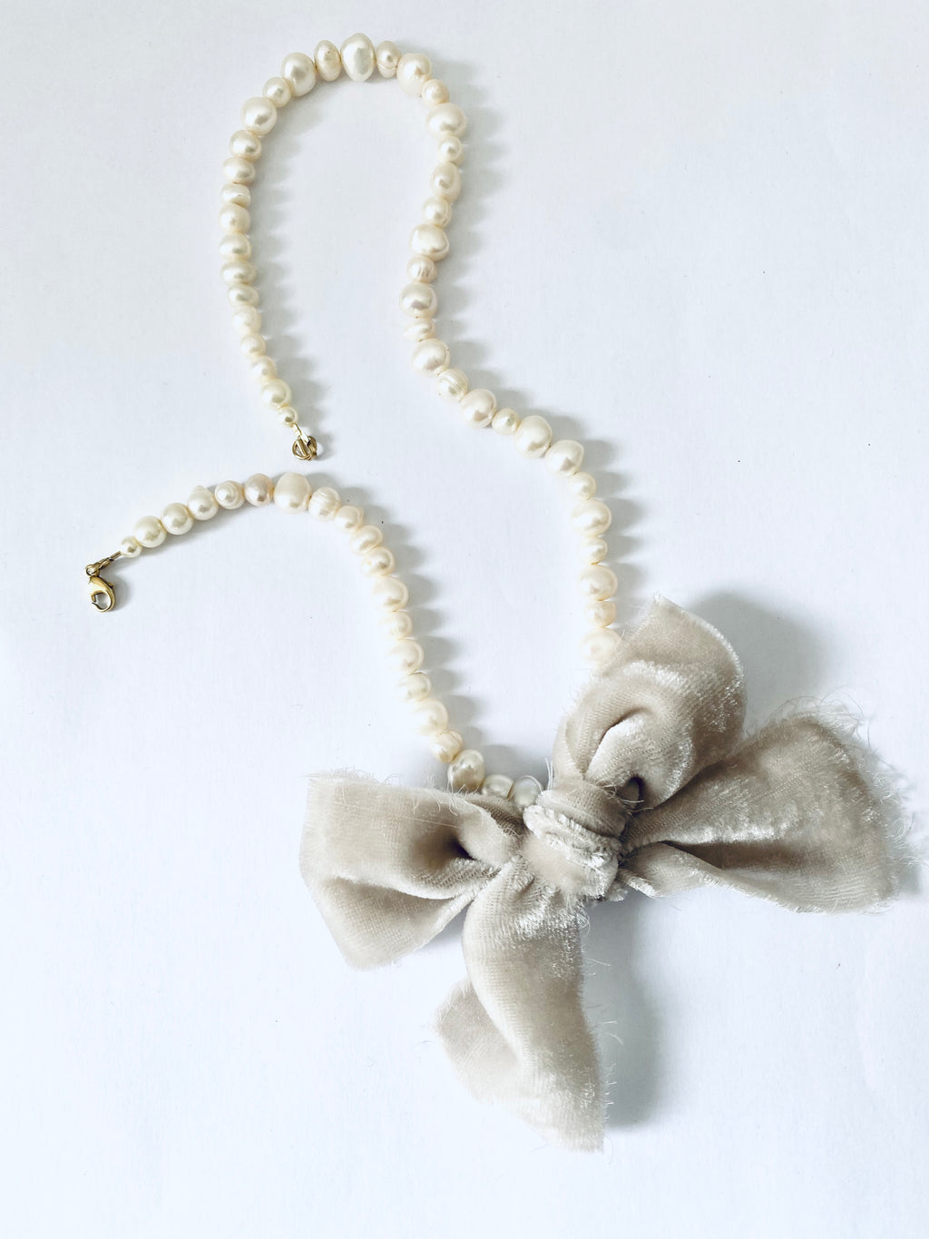 Torn Velvet Bow Pearl Necklace