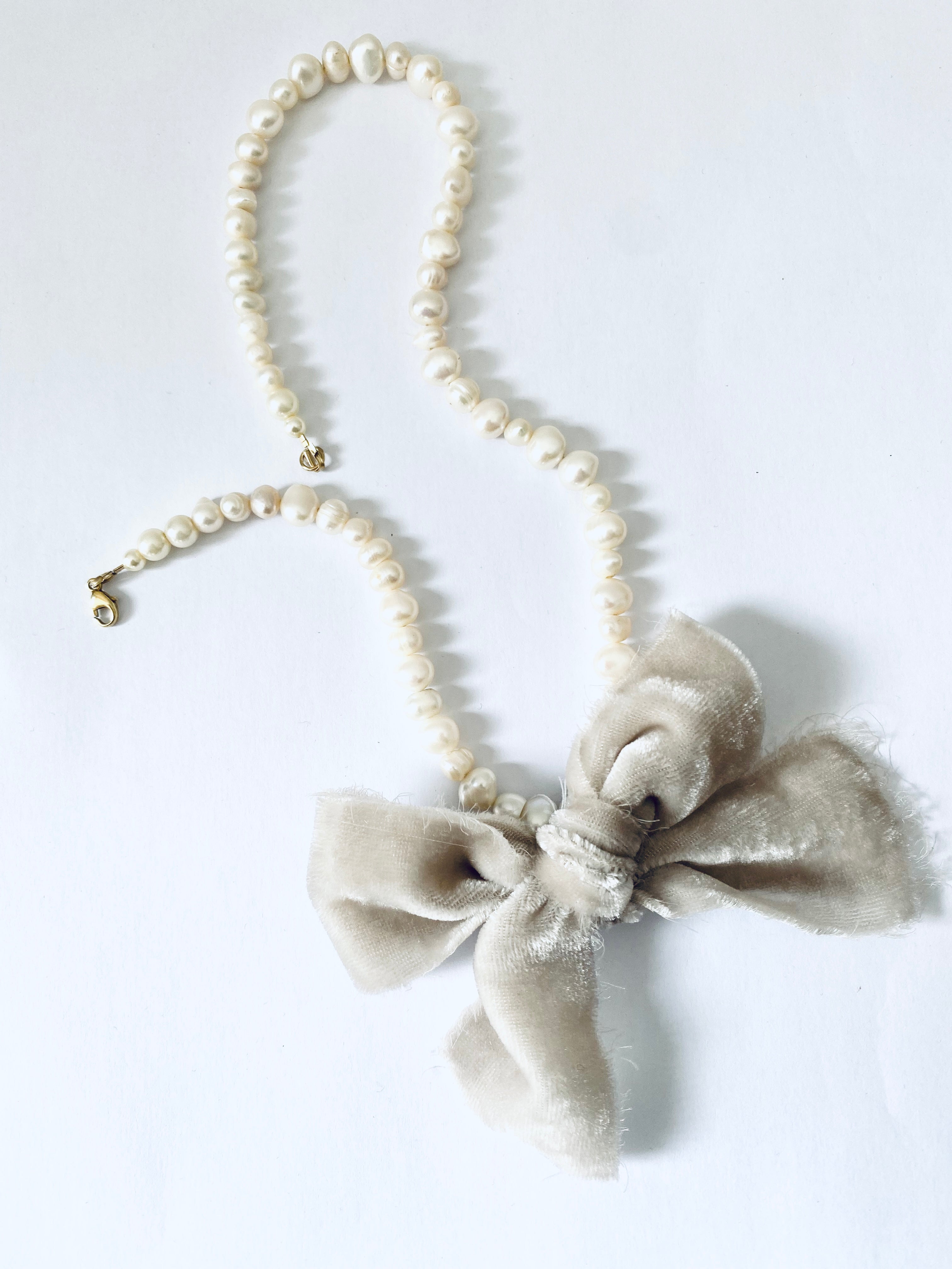 Torn Velvet Bow Pearl Necklace